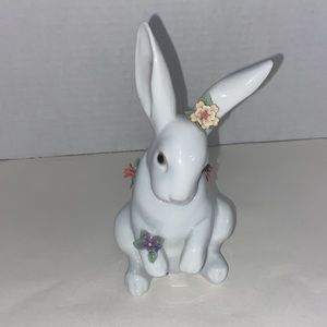 LLADRÓ Sitting Bunny with Flowers